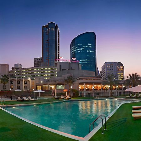 Готель Crowne Plaza Bahrain By Ihg Манама Екстер'єр фото The swimming pool at the hotel