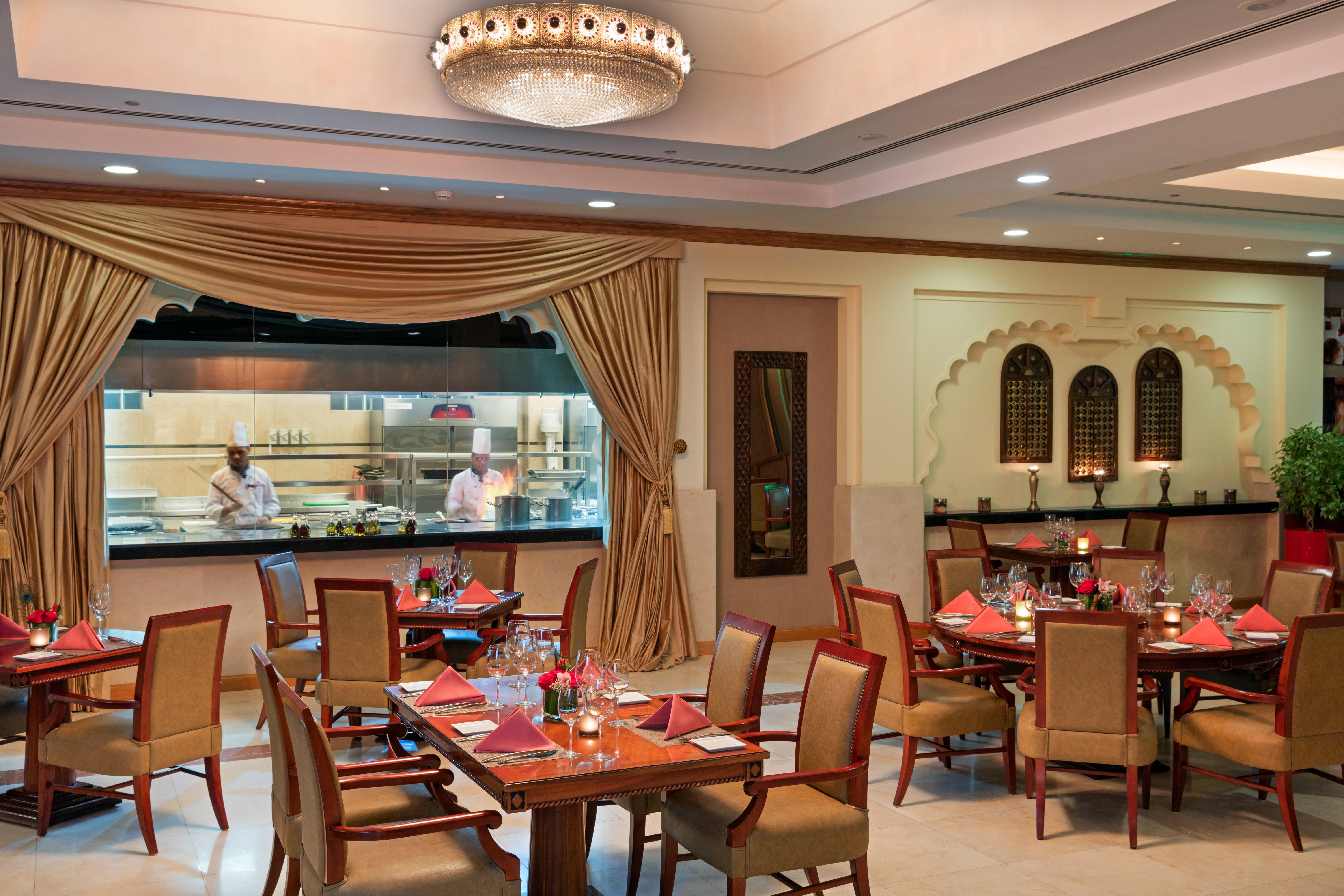 Готель Crowne Plaza Bahrain By Ihg Манама Екстер'єр фото The restaurant at the Taj Bengal